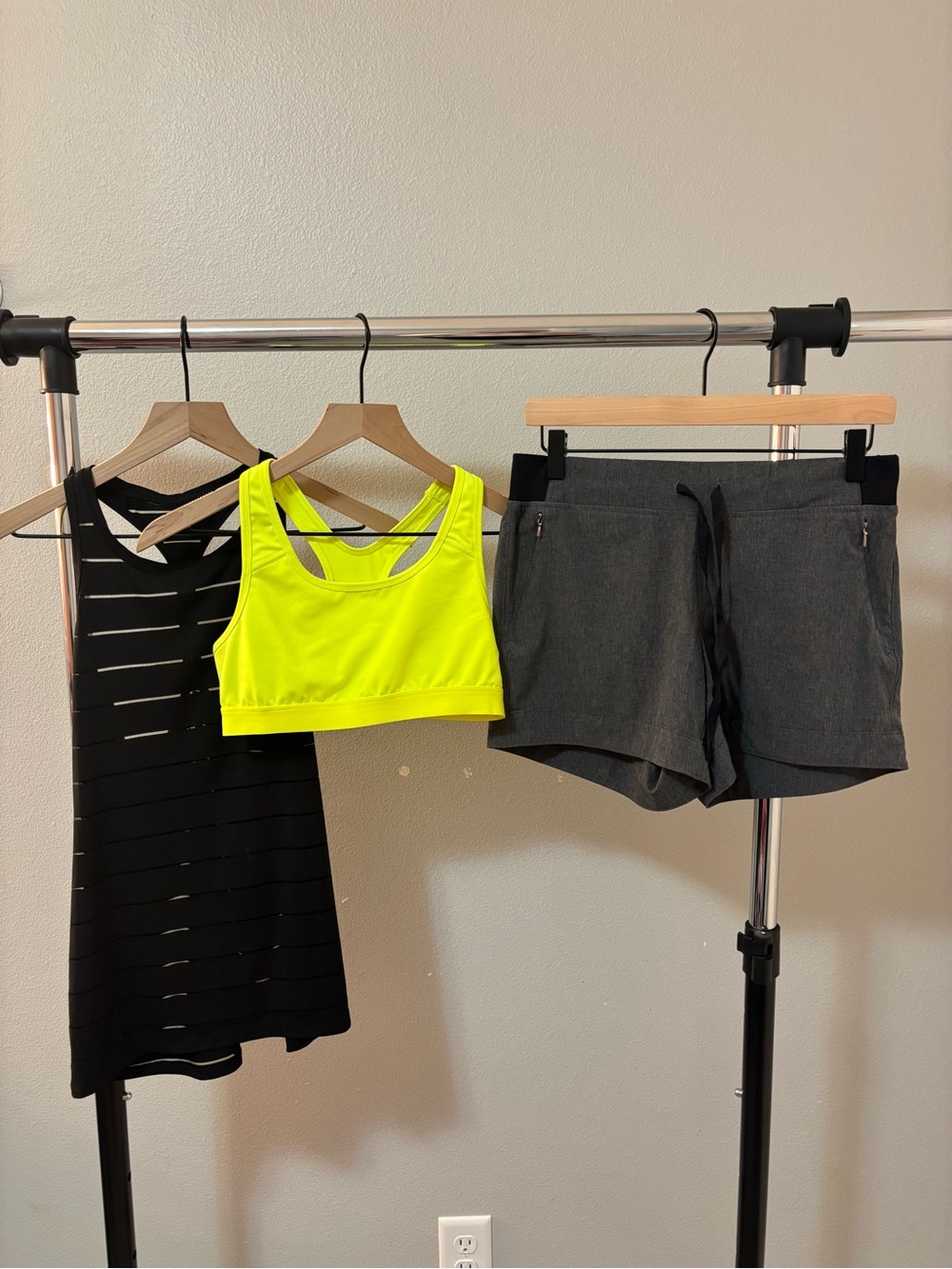 Nike Neon Sports Bra/ Athleta Black Tank/ Calia Charcoal Shorts